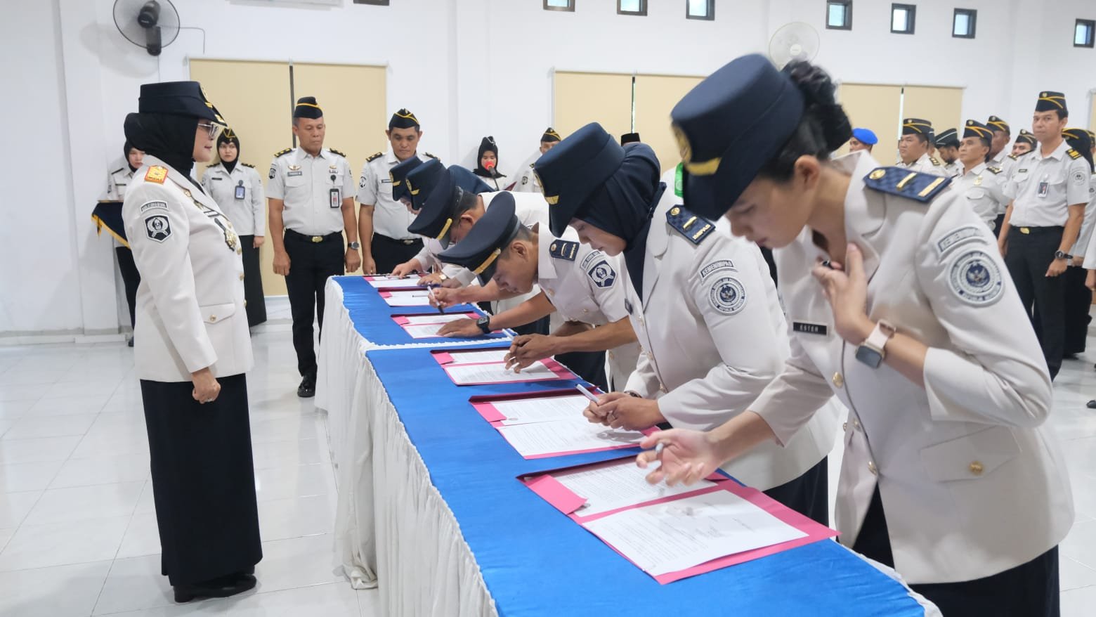 Ingatkan Integritas dan Etika ASN, Kakanwil Ditjenpas Babel Lantik 6 PNS Golongan lll